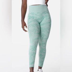Nvgtn Sage Green Camo Seamless Leggings - NWOT